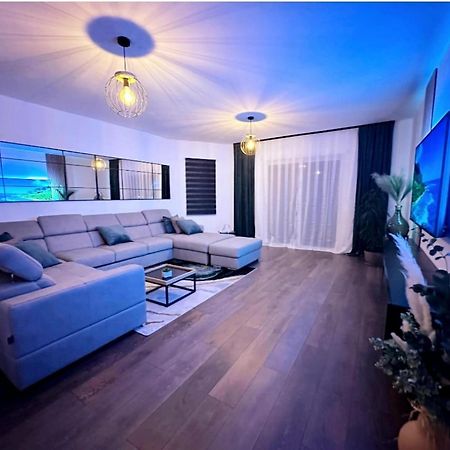 Holiday Home Chester With Heated Pool Kaštela المظهر الخارجي الصورة