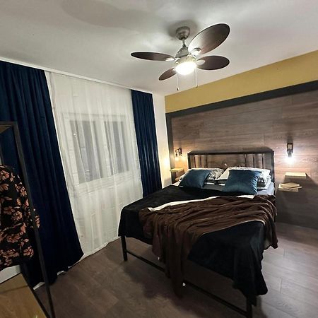 Holiday Home Chester With Heated Pool Kaštela المظهر الخارجي الصورة