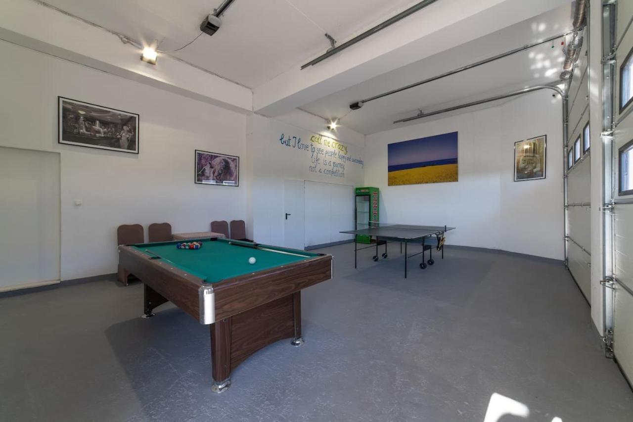 Holiday Home Chester With Heated Pool Kaštela المظهر الخارجي الصورة