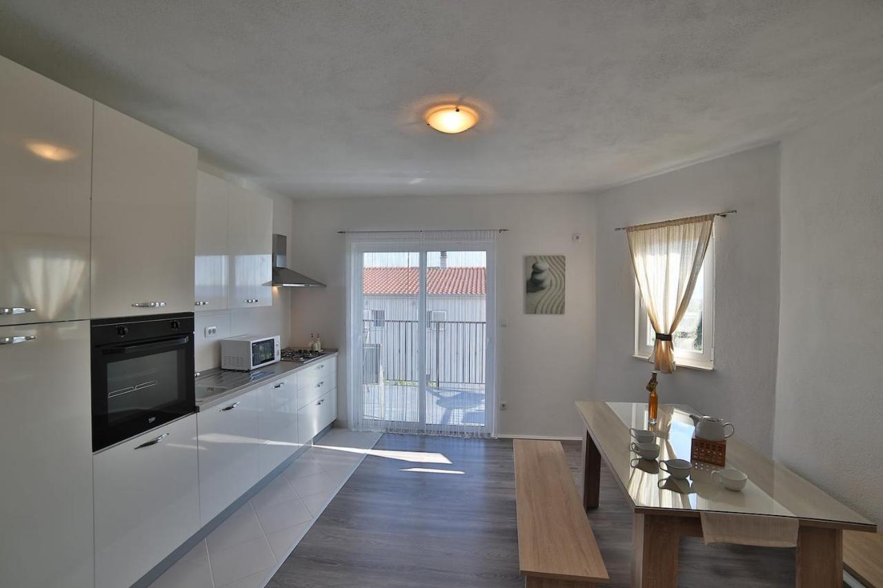 Holiday Home Chester With Heated Pool Kaštela المظهر الخارجي الصورة