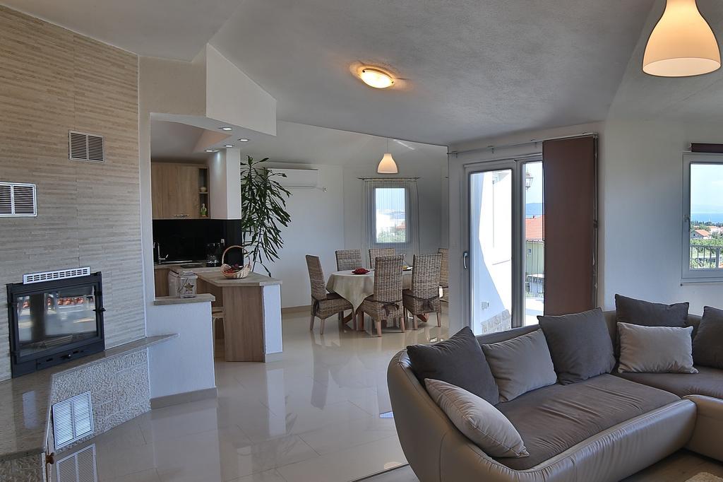 Holiday Home Chester With Heated Pool Kaštela المظهر الخارجي الصورة