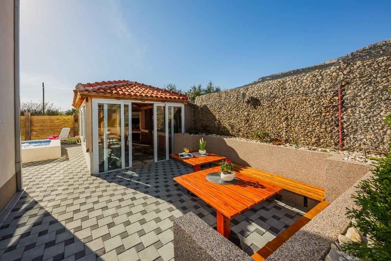 Holiday Home Chester With Heated Pool Kaštela المظهر الخارجي الصورة
