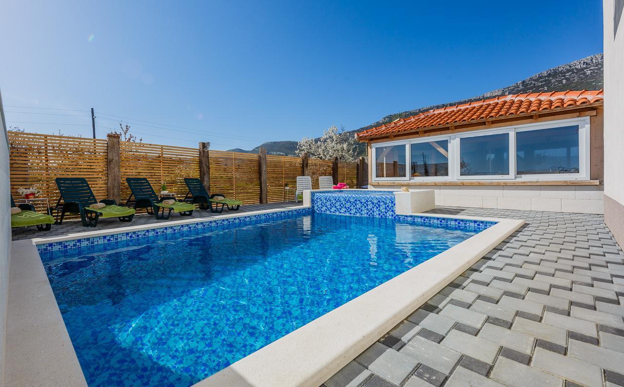 Holiday Home Chester With Heated Pool Kaštela المظهر الخارجي الصورة