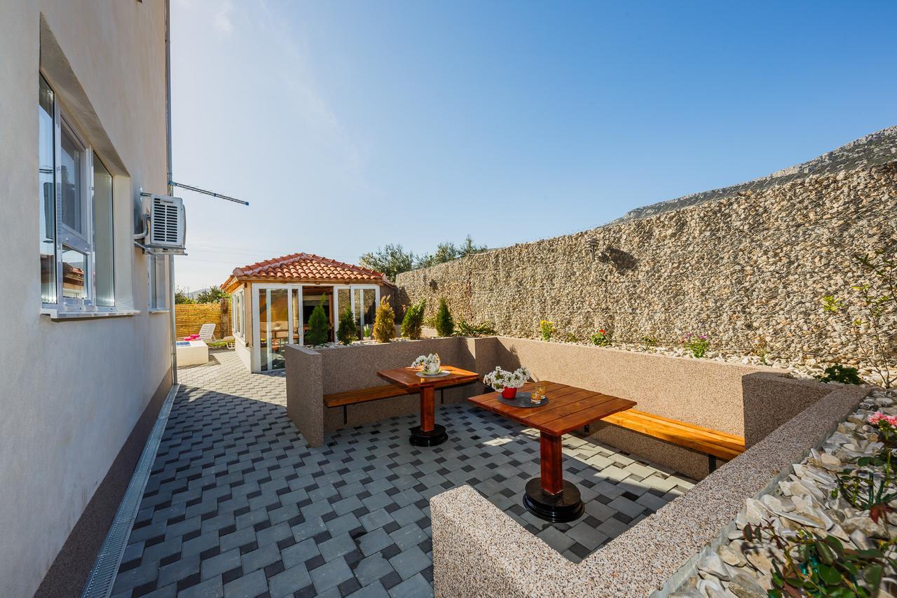 Holiday Home Chester With Heated Pool Kaštela المظهر الخارجي الصورة
