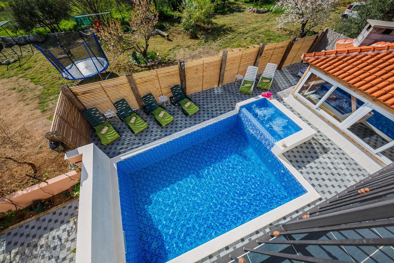 Holiday Home Chester With Heated Pool Kaštela المظهر الخارجي الصورة