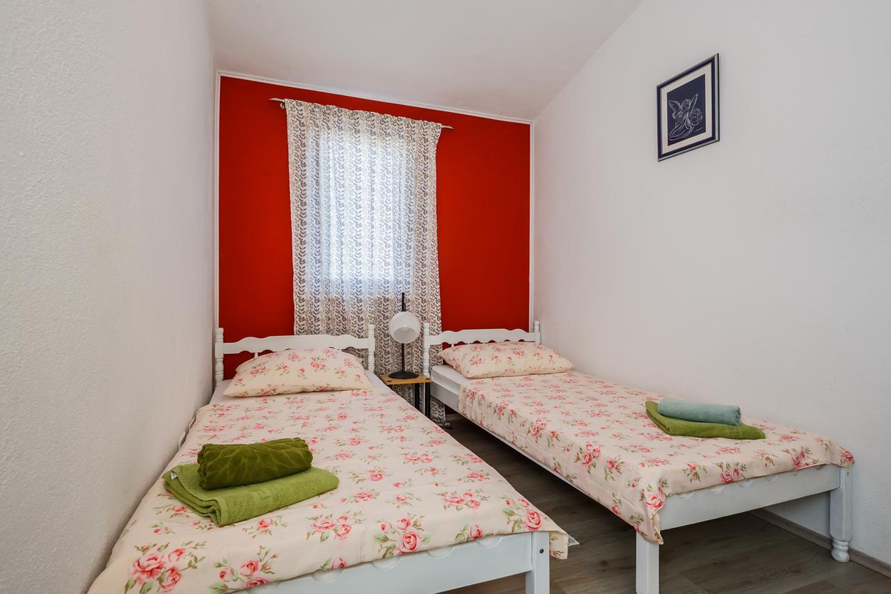 Holiday Home Chester With Heated Pool Kaštela المظهر الخارجي الصورة